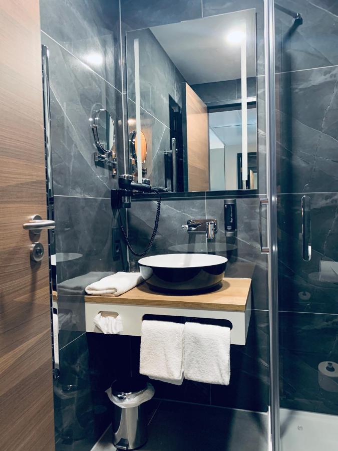Intergroup Business & Design Hotel Ingolstadt Kosching ภายนอก รูปภาพ